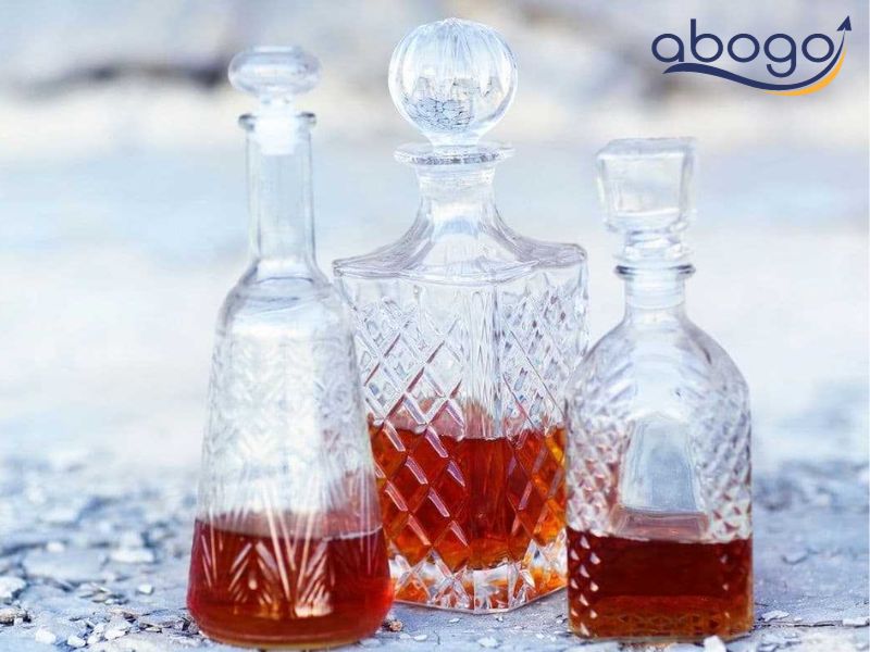 Decanter có thiết kế thân bình rộng và cổ thon dài