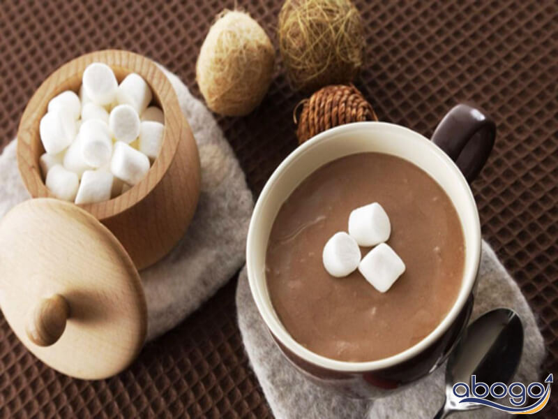 Marshmallow được dùng kèm cùng cacao nóng. 