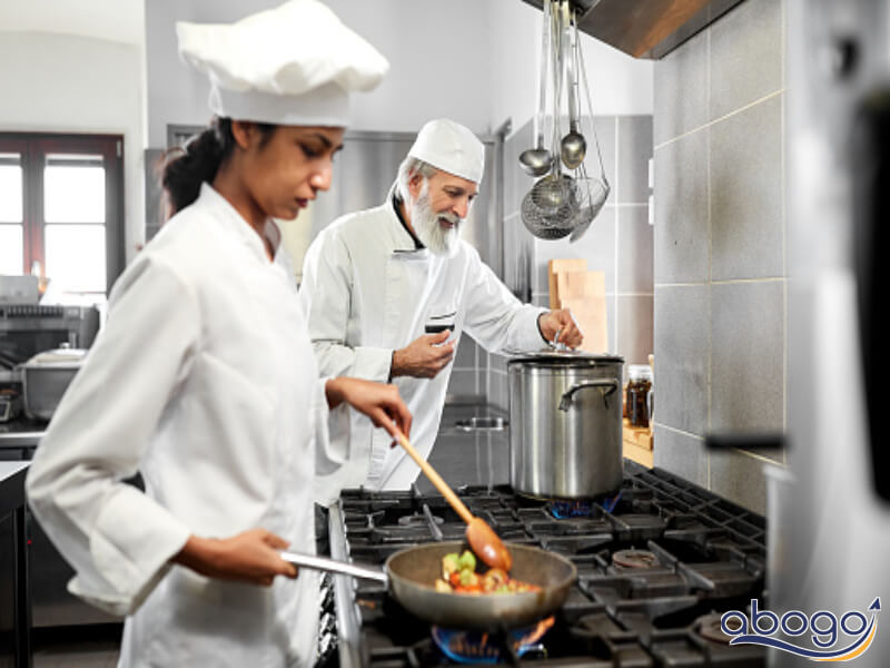 Sous chef giữ một vị trí quan trọng trong khu vực bếp tại nhà hàng, khách sạn