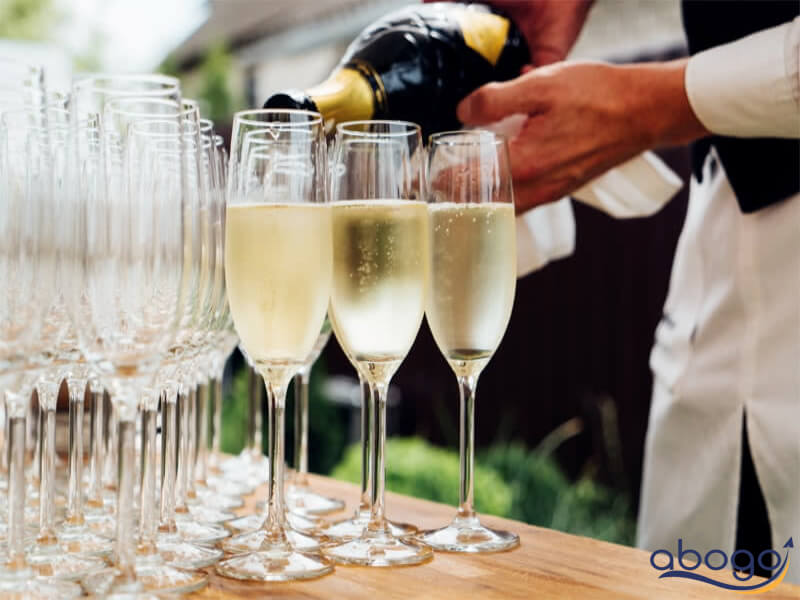 Sparkling wine chỉ ngon khi được phục vụ lạnh